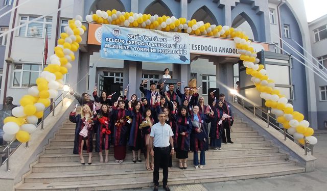 ŞÜSEAL'de mezuniyet coşkusu