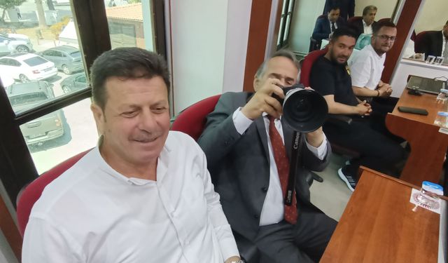 Mecliste renkli anlar: Başkan Karakullukçu objektifin başına geçti
