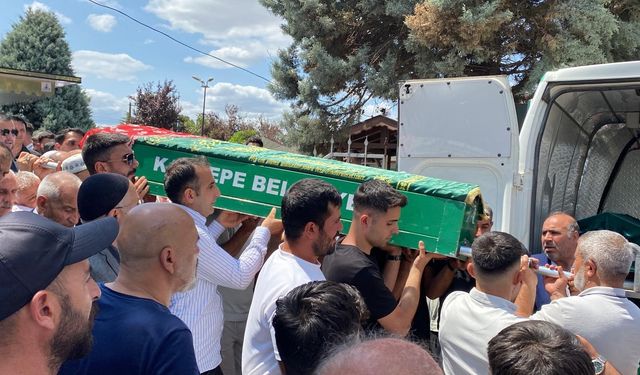 Amcaları tarafından öldürülen 2 kardeş toprağa verildi