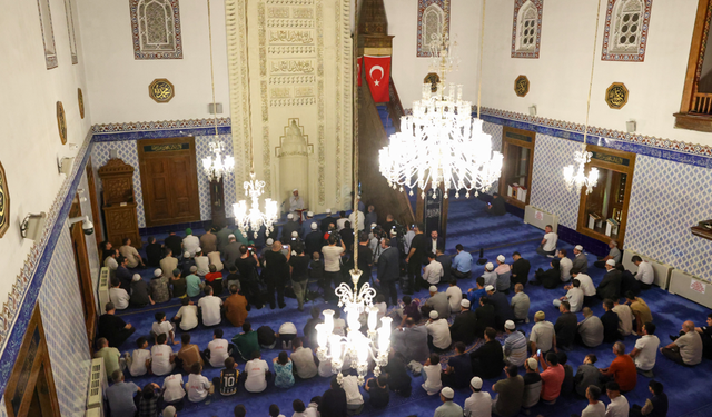 90 bin camide şehitler için dua edildi