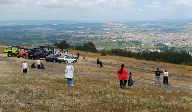 Çevre duyarlılığı; Kırantepe'de çöpleri topladılar
