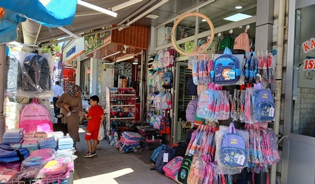 Akyazılı kırtasiyeciler yeni öğretim yılına hazır