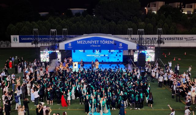SUBÜ 3.263 öğrencisini coşkulu törenle mezun etti
