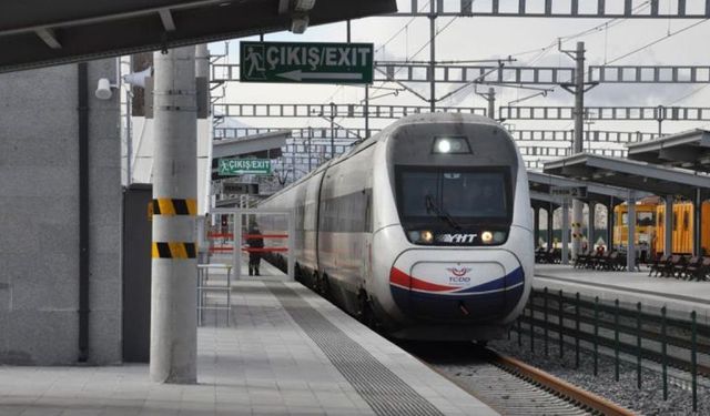 Memurlar iş bıraktı: Bazı şehirlerde tren seferleri durdu