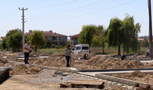 Söğütlü’nün yeni sosyal alanı Ritim Park’ta çalışmalar devam ediyor