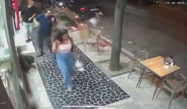 Kaldırımdaki 3 kişi kazadan son anda kurtuldu