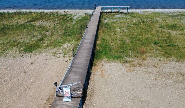 İznik Gölü’nün en büyük iskelesi karada kaldı