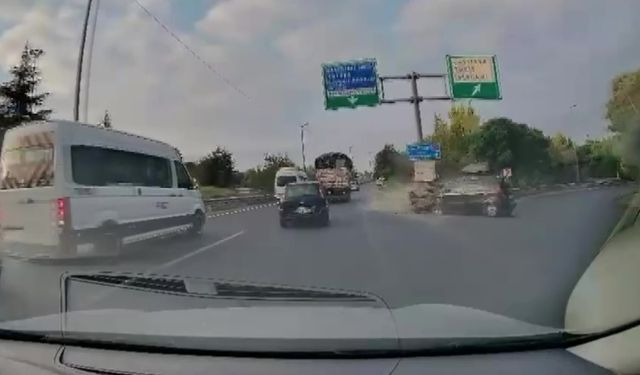 Kamyonla çarpışmaktan kaçınırken demir bariyerlere böyle girdi
