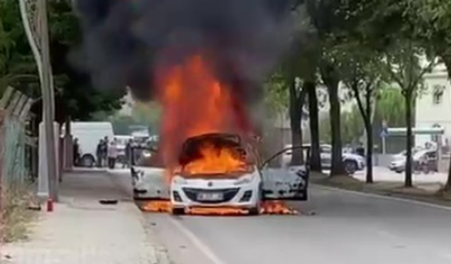 Otomobil cayır cayır yandı