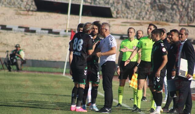 Gol iptal edilince olanlar oldu: Caner Erkin ilk maçında oyundan atıldı