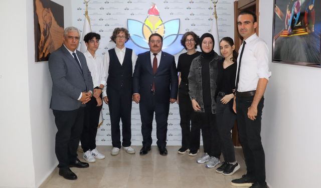 Cevat Ayhan Fen Lisesi Öğrencilerinden İl Millî Eğitim Müdürü Bakırtaş’a ziyaret