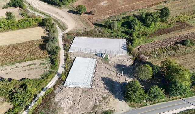 Büyükşehir 8 ayrı noktada futbol, basketbol ve voleybol sahası inşa ediyor