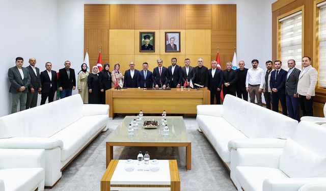 Başkan Alemdar, Söğütlü heyetiyle buluştu: “Söğütlü her yeni yatırımla daha da güzel olacak”