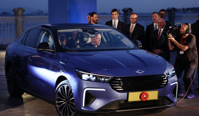Erdoğan’a, TOGG’un yeni modeli T10F hediye edildi