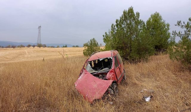 Tarlaya uçan aracın sürücüsü yaralandı