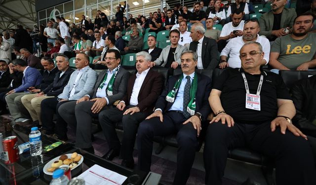Sakaryaspor'da genel kurul kararı sonrası futbolcuların gözü kulağı Alemdar'da