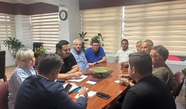 AK Parti Adapazarı'nda yönetim toplandı