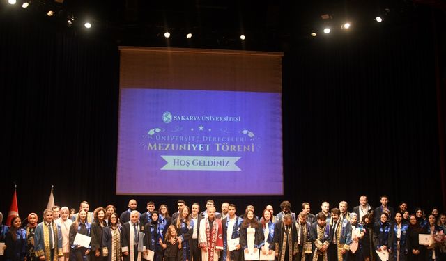 Sakarya Üniversitesi Derece Töreni, öğrencilerin başarılarını taçlandırdı