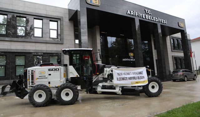 Çevre, Şehircilik ve İklim Değişikliği Bakanlığından Arifiye Belediyesine hibe Greyder desteği