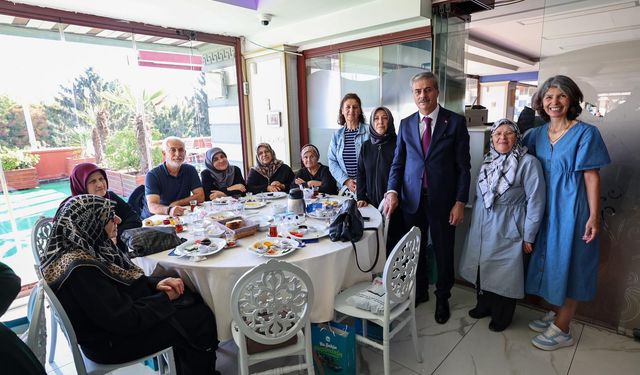Başkan Alemdar yaşlılarla bir araya geldi: “Hiçbir zaman yalnız değilsiniz ve biz de sizin duanızla güçlüyüz”