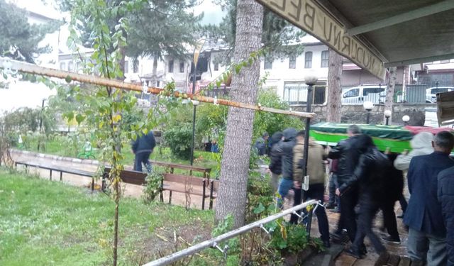 Eşi tarafından öldürülen kadına acı veda