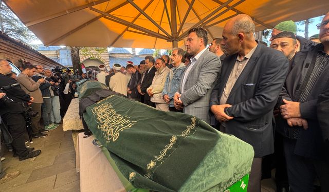 Çöken binada hayatını kaybeden anne, baba ve iki çocuğu toprağa verildi