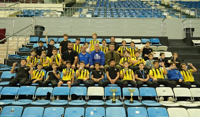 Serdivanlı güreşçilerden Cumhuriyet Bayramı’nda çifte şampiyonluk