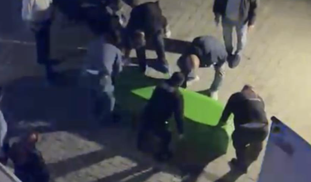 Evde silahla vurulmuş halde bulundu