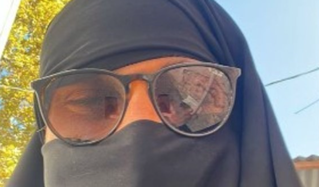 Çarşafla gezen erkek şahıs gözaltına alındı