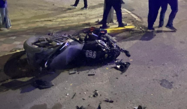 İş makinesi ile çarpışan motosikletli ağır yaralandı