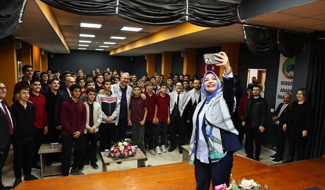 Çiğdem Erdoğan'dan Serdivan Anadolu İmam Hatip Lisesine ziyaret