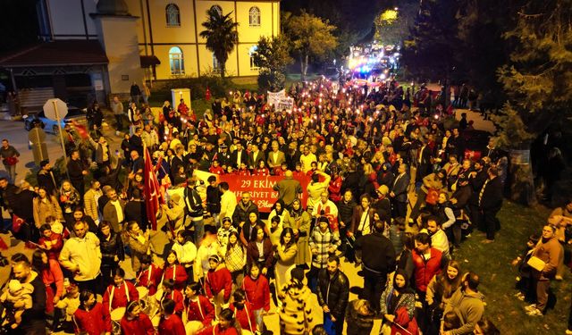 Sapanca’da Cumhuriyetin 102. yılı coşkuyla kutlandı