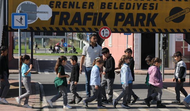 Erenler Belediyesi Trafik Parkı'nda geleceğin sürücüleri yetişiyor