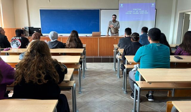 SUBÜ’de TÜBİTAK proje yazım eğitimi verildi