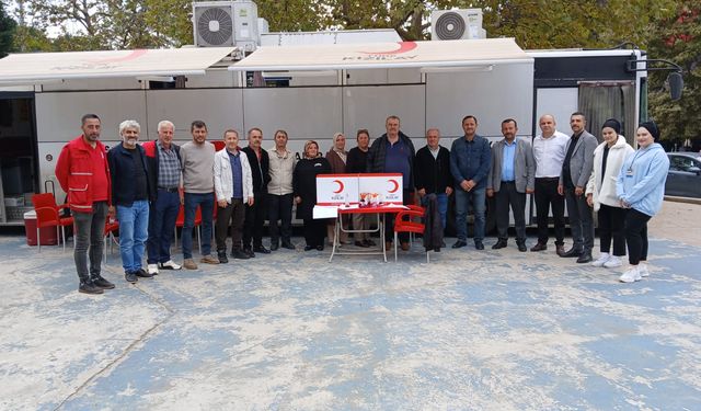Akyazı Büyük Birlik Partisi tüm kademeleri ile kan bağışında bulundu