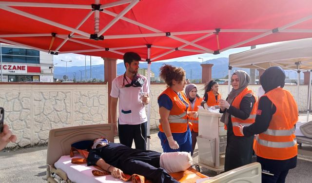 Akyazı'da gerçeği aratmayan deprem tatbikatı