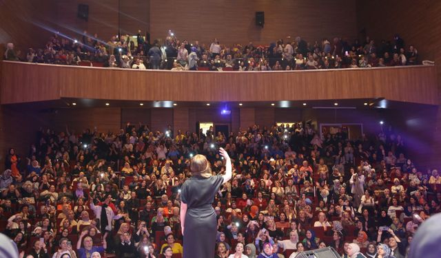 Serdivan Belediyesi Kültür ve Sanat’tan kadınlara özel yeşilçam şarkıları konseri