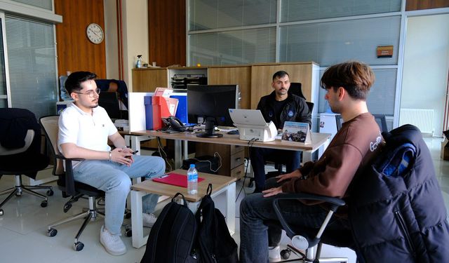 Serdivan'da örnek davranış: Gençler altınları zabıtaya teslim etti