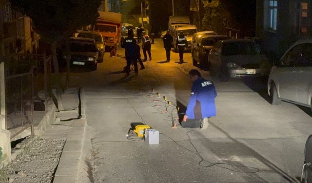 7 katlı binanın çökmesinin ardından zeminin tomografisi çekiliyor