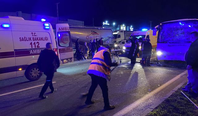 D-100'de kaza: 11 yaralı