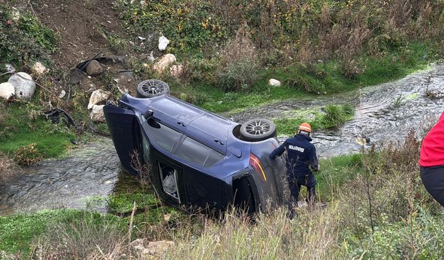 Otomobil dereye uçtu