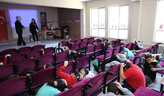 Erenler'de 12 okulu kapsayan afet farkındalık eğitimleri başladı