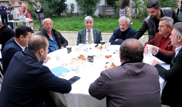 Büyükşehir'in 'Mahalle Gönüllüleri' projesi Ferizli'de gönüllere dokundu