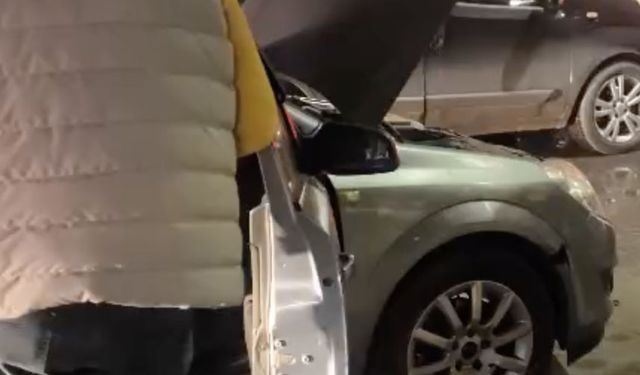 Park halindeki otomobil alev aldı