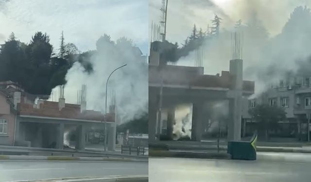 Adapazarı'nda inşaatta çöp yangını