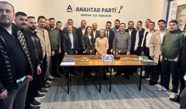 Anahtar Parti Serdivan'da 1. yaşını kutladı