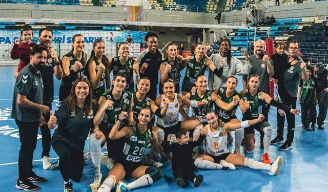 Sakarya Voleybol namağlup lider