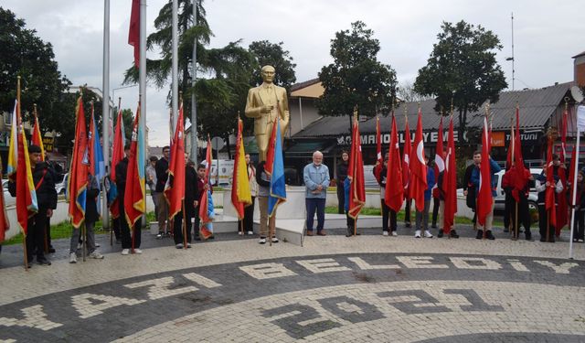 Akyazı'da 24 Kasım Öğretmenler Günü coşkuyla kutlandı