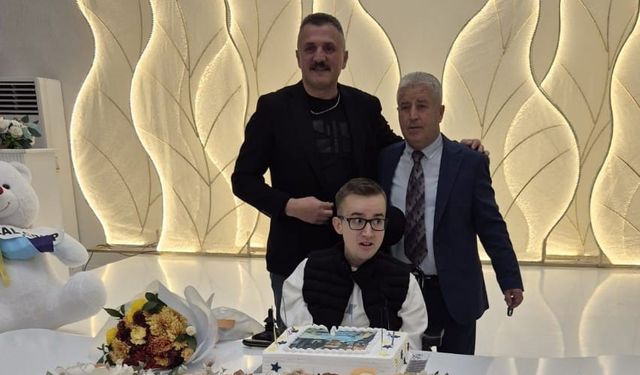 23 yıldır kas hastalığıyla mücadele eden gence düğün gibi doğum günü