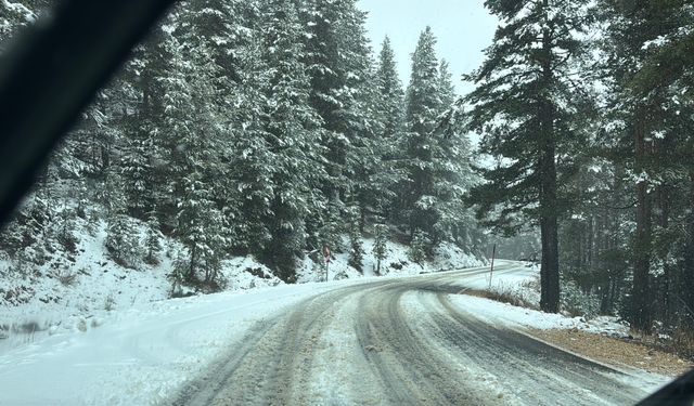 Bolu’nun yükseklerinde kar yağışı etkili oluyor